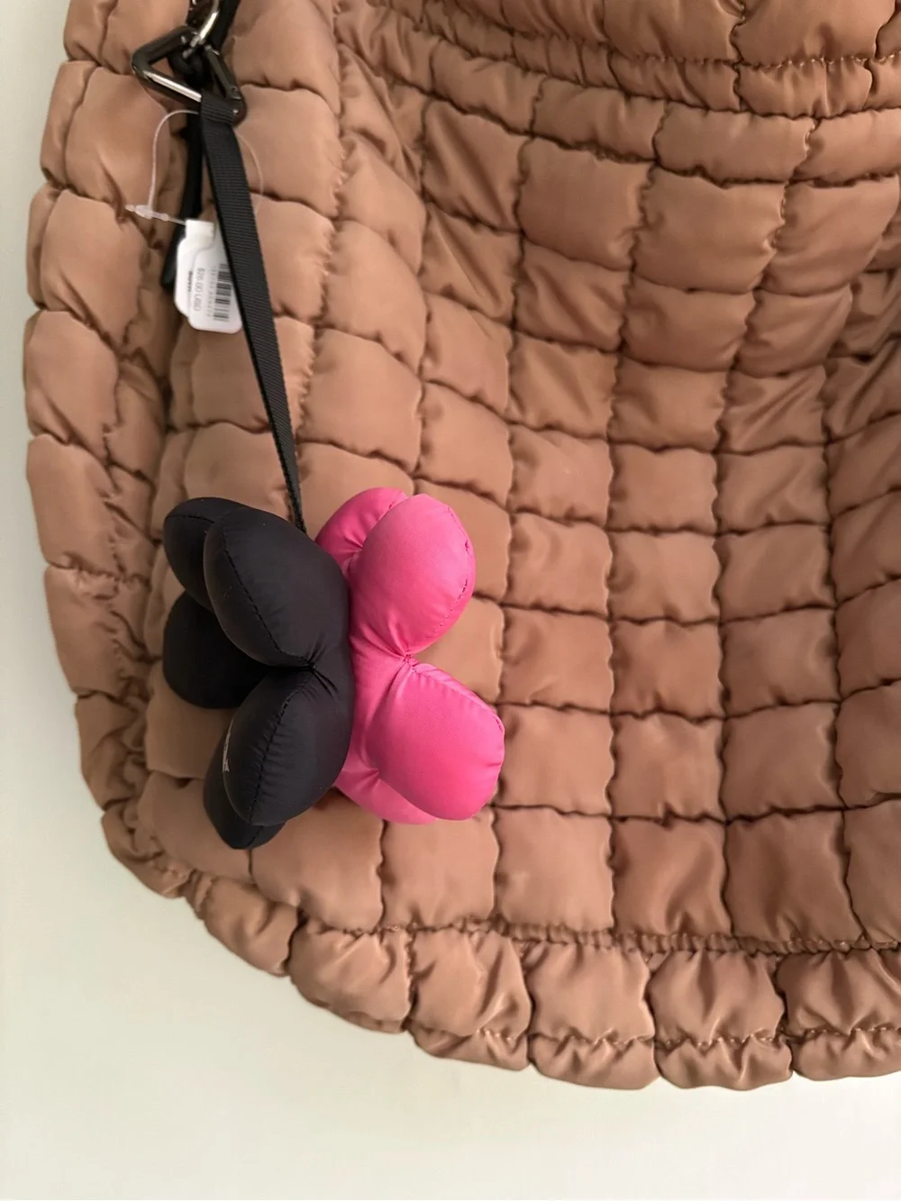 FP Movement Petal Talk Keyring 🔥 black/ bubblegum 🔥NWT!